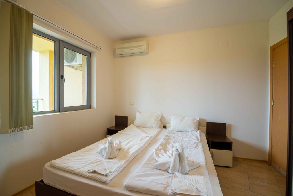 Спалня в двуспален апартамент - Бяла Панорама Ризорт